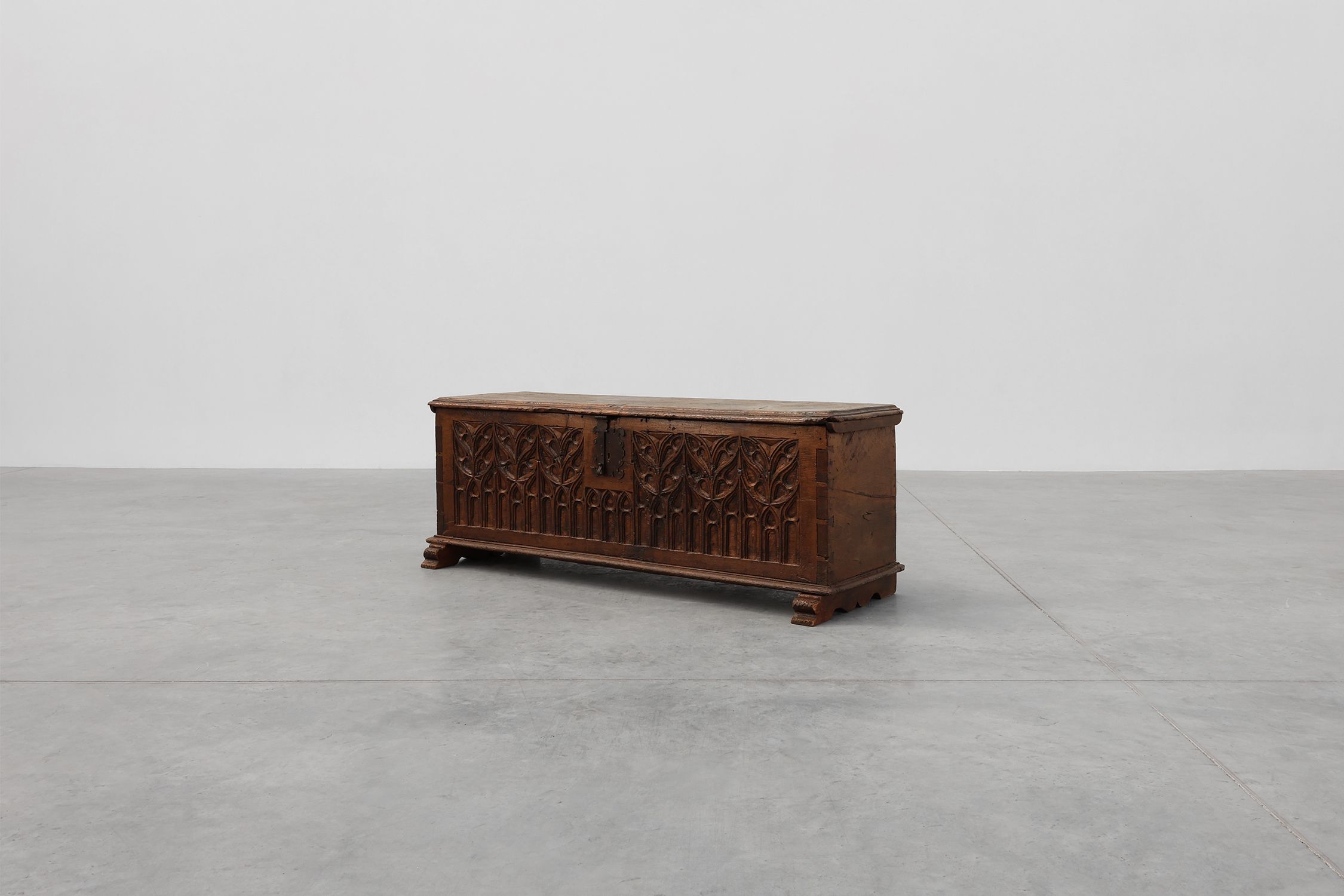 Rare Large Gothic 16th century carved solid oak chest, Francethumbnail